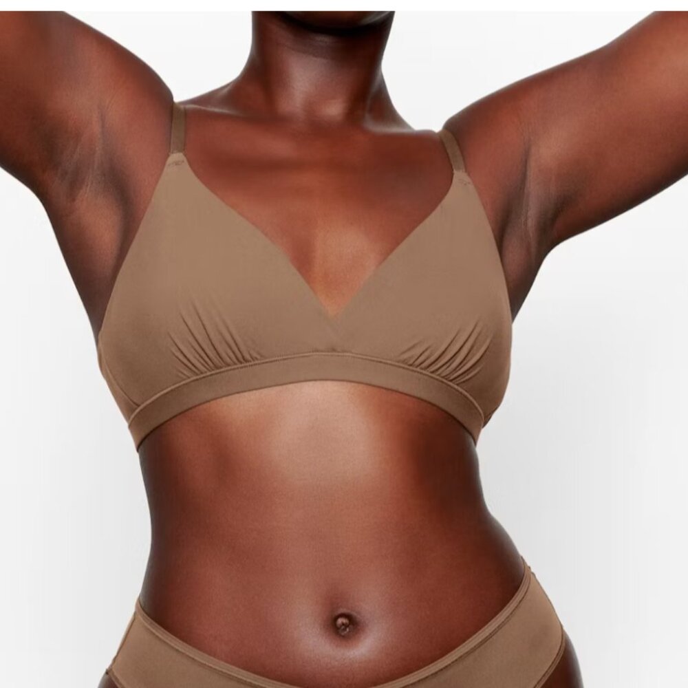 SKIMS FITS EVERYBODY CROSSOVER BRALETTE NWOT